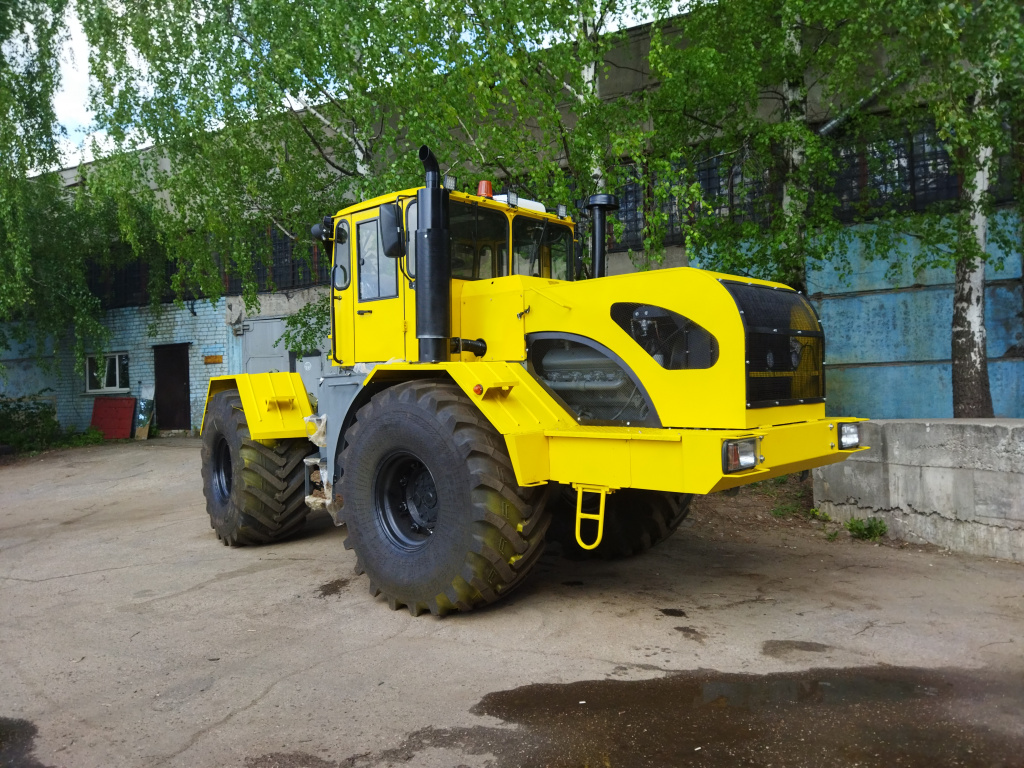 Кировец к 700