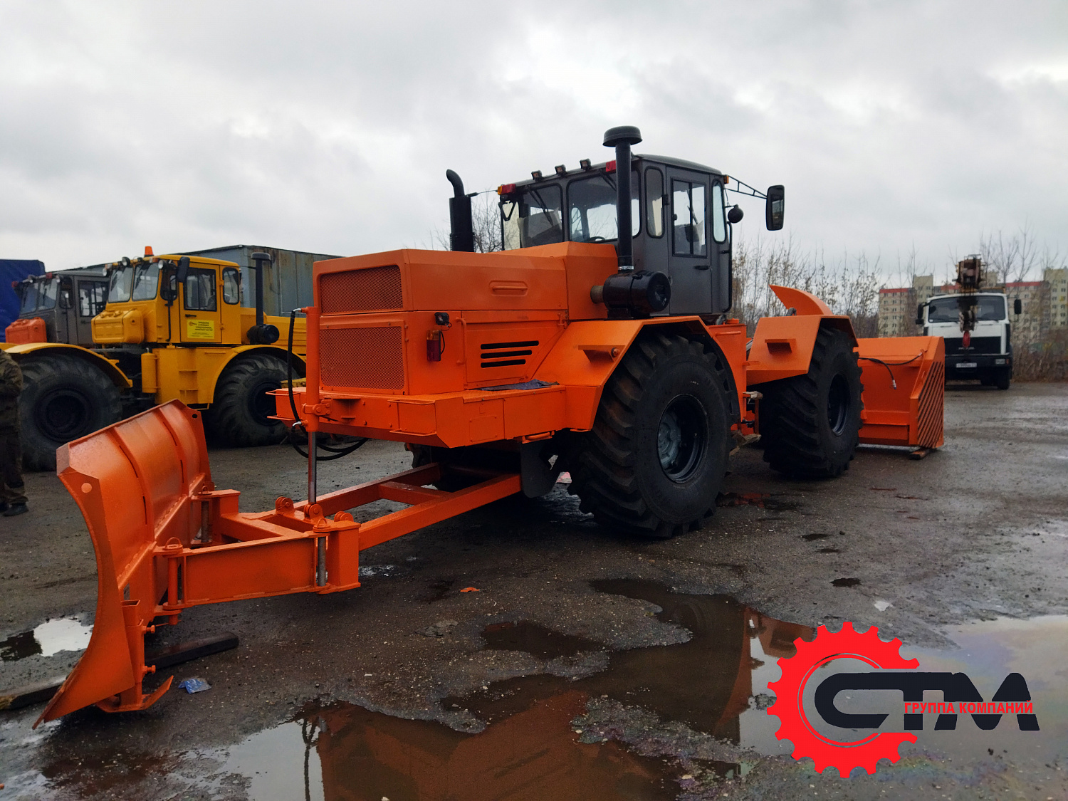Трактор Кировец К-708 передний отвал, шнекоротор снегоочиститель