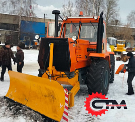 Трактор Т-150К, отвал