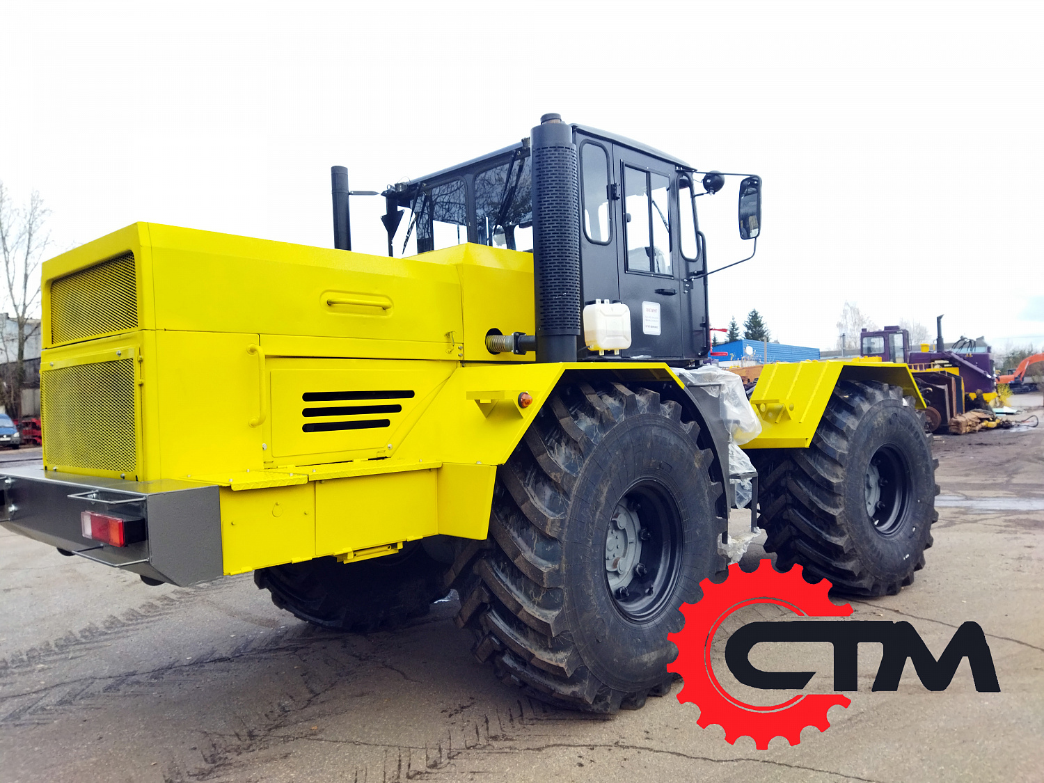 Трактор Кировец К-700 с фрезероторным снегоочистителем ФРС-3.2
