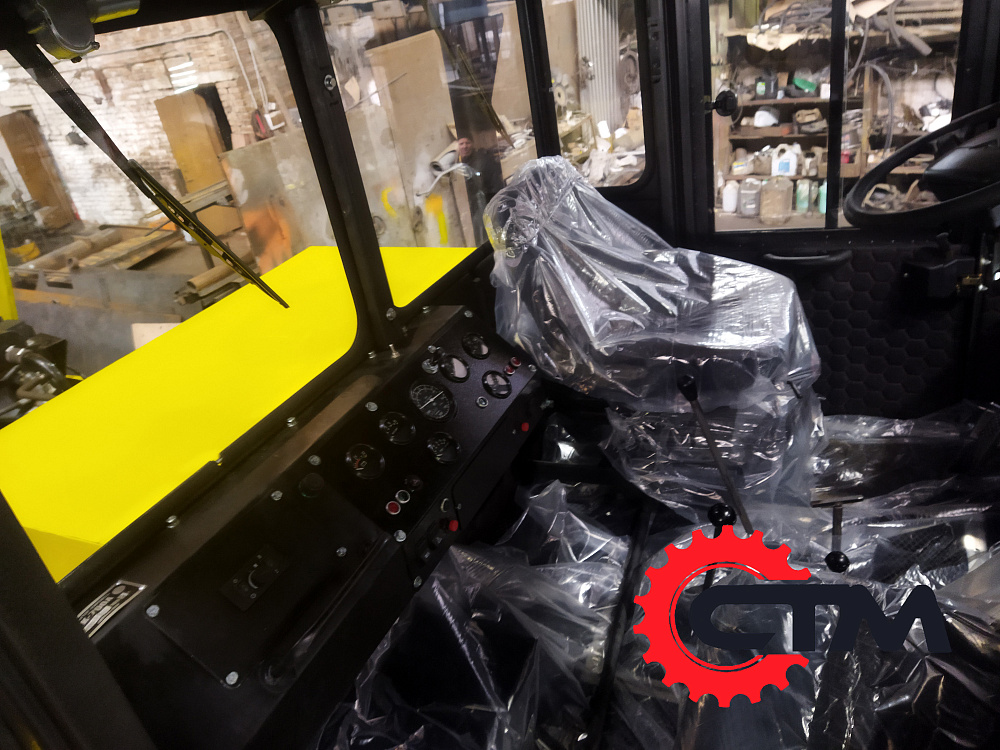 Трактор Кировец К-700 с фрезероторным снегоочистителем ФРС-3.2