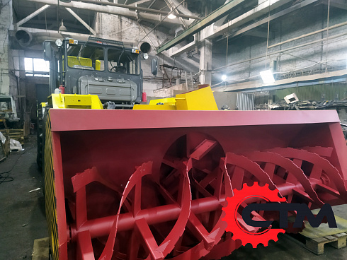 Трактор Кировец К-700 с фрезероторным снегоочистителем ФРС-3.2