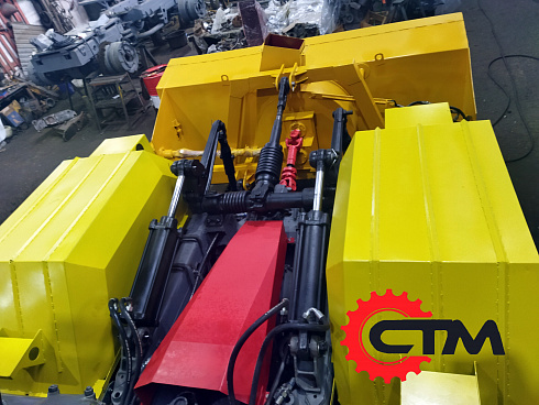 Трактор Кировец К-700 с фрезероторным снегоочистителем ФРС-3.2
